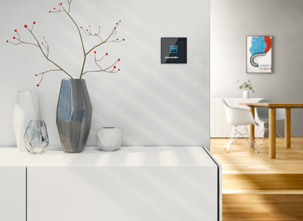 Busch free@home RoomTouch 4 inch vrijhangend touchpaneel aan de wand voor centrale bediening