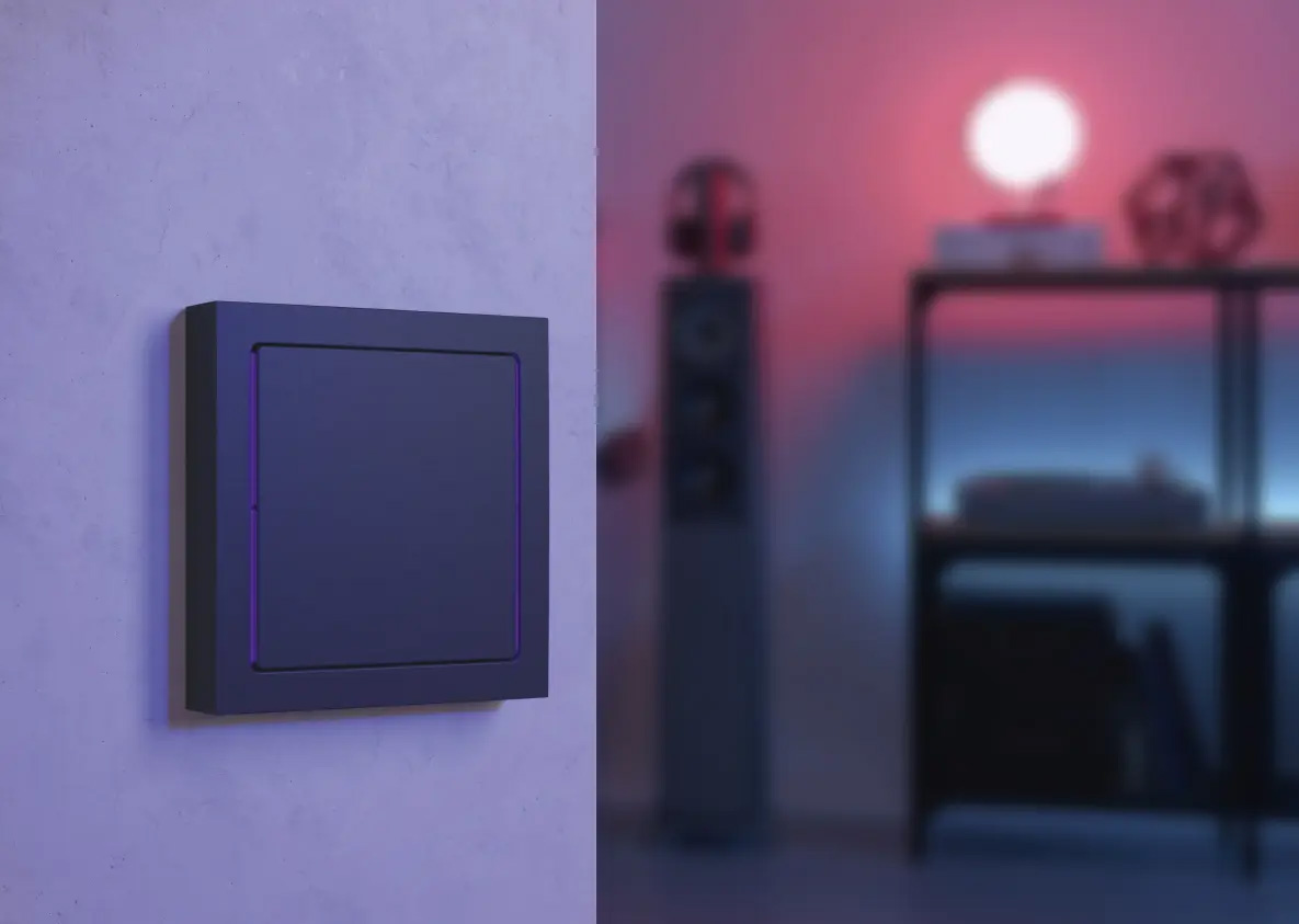 Busch free@home Trevion keypad met vlakke aanraaktoetsen en LED-lichtgeleiders aan de wand
